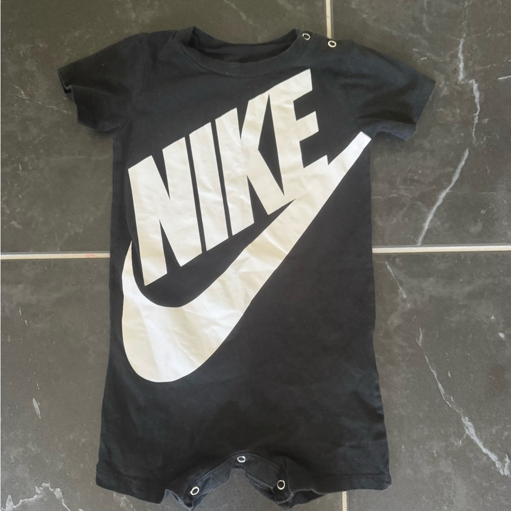 EUC Nike Black and White Bodysuit One Piece (18 Months)